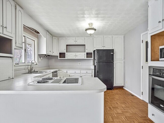 Building Photo - 33 Vanderbilt Pl