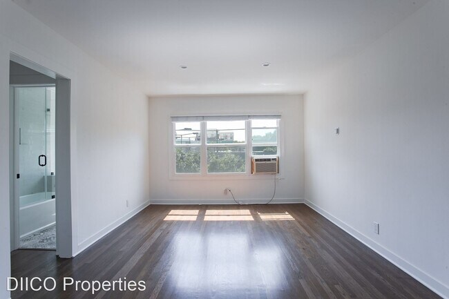 Building Photo - Studio, 1 bath Apartment - 346 N Maple Dri...
