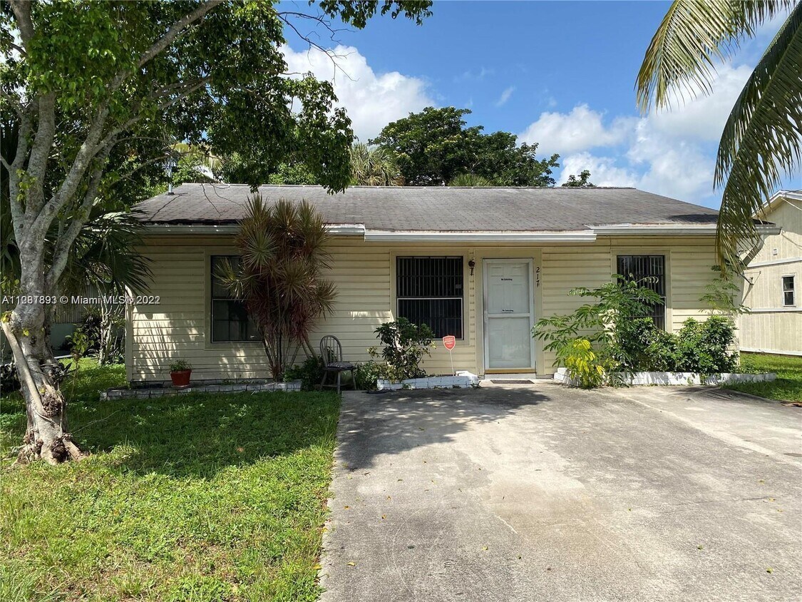 217 Caroline Dr, West Palm Beach, FL 33413 House for Rent in West Palm Beach, FL
