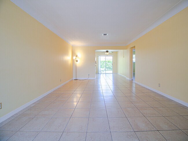 Foto del edificio - 2715-2719 NE 32nd St