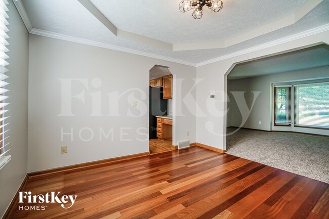 Building Photo - 13008 Oakmere Dr