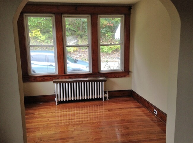 Building Photo - 223 E Mountain Rd