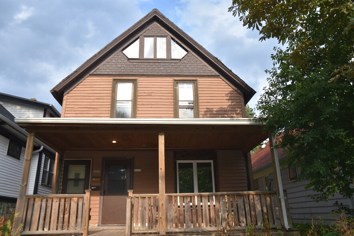 3230 N Newhall St Unit Upper Loft, Milwaukee, WI 53211 Apartments in