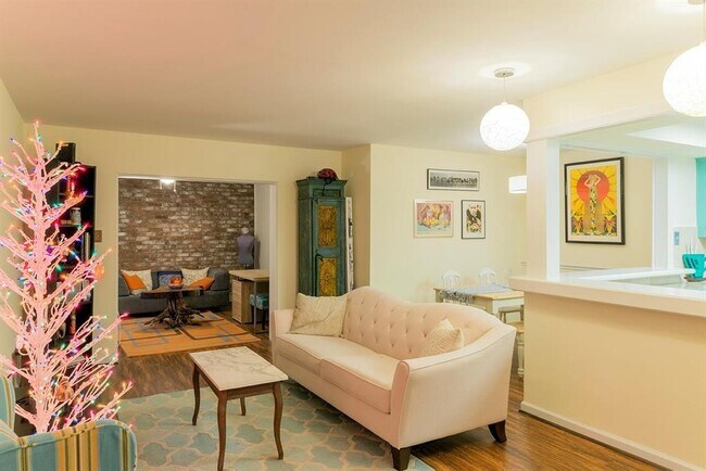 Foto del edificio - 357 N Post Oak Ln