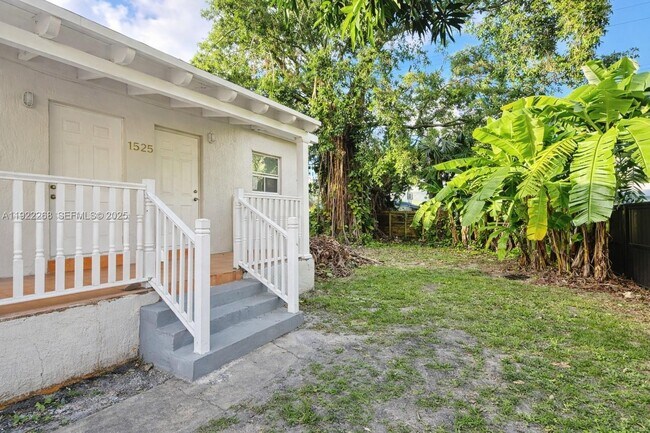 Foto del edificio - 1525 NE 110th Terrace