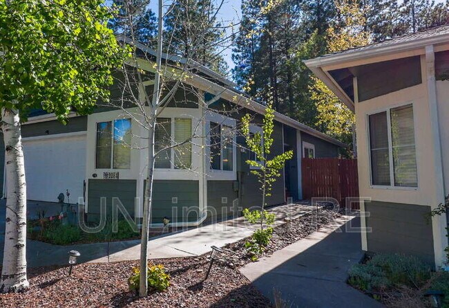 Building Photo - 2084 S Thompson Loop