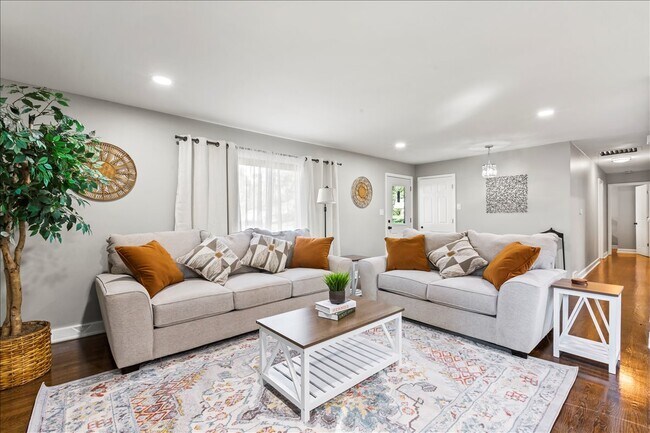 Foto del edificio - 2N361 Diane Ave