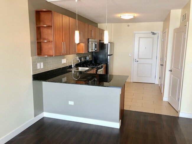 Building Photo - 701 N Wells St