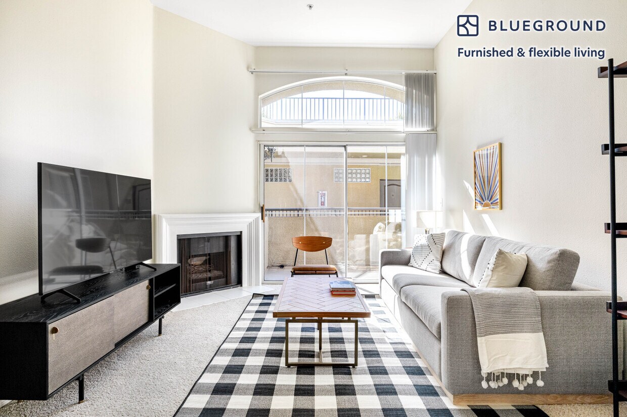 Foto principal - 2201 S Beverly Glen Blvd