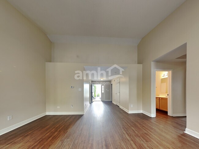 Building Photo - 3345 Crestwell Dr