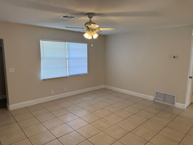 Foto del edificio - 4 Bedroom/1.5 Bath Single Family Home