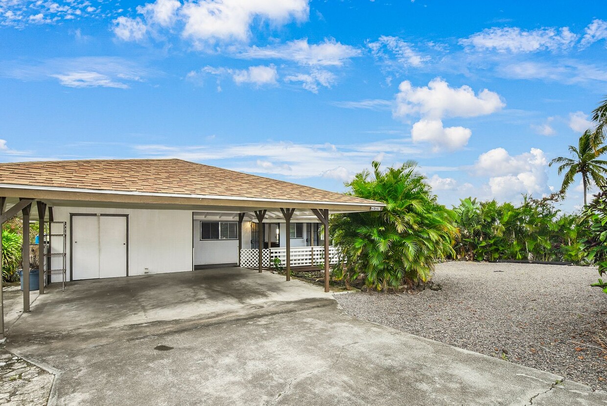 Primary Photo - Great Traditional Hawaiian Home in Desirab...