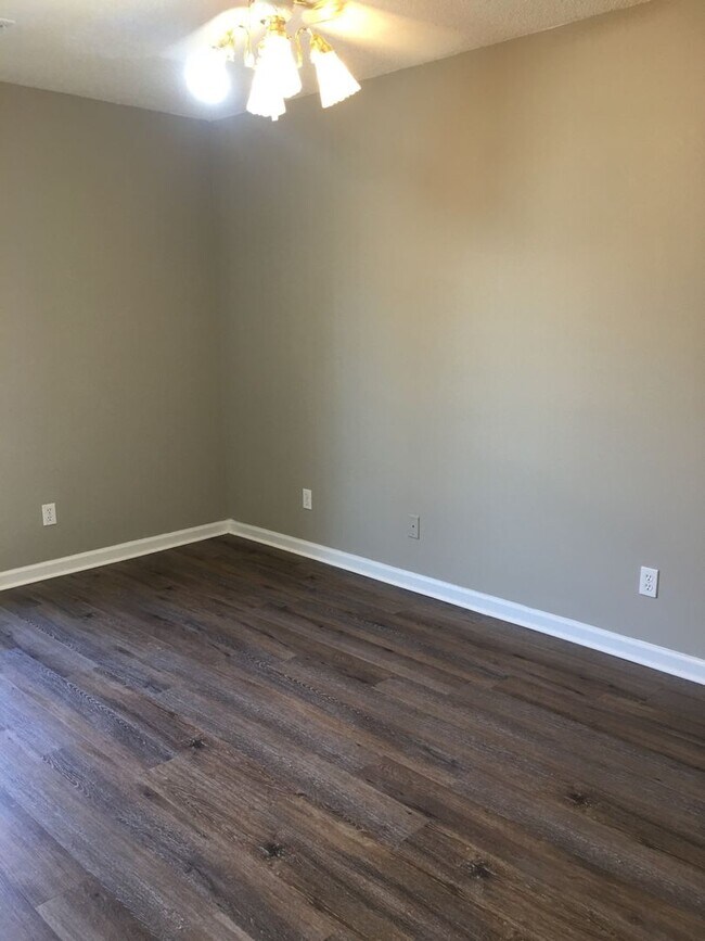 Building Photo - 311 Ridgetop Dr  Senatobia, MS