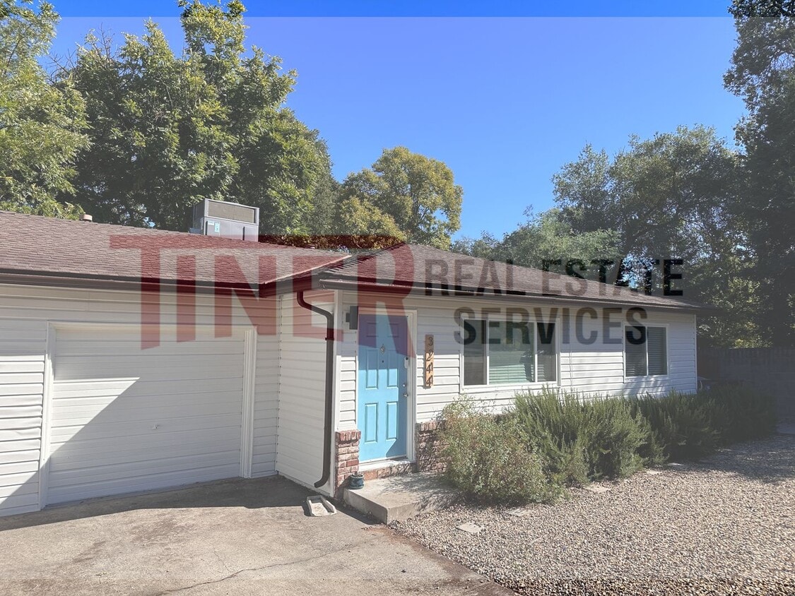 Primary Photo - Charming Duplex in Carmichael