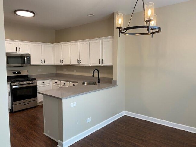 Building Photo - 2 bedroom in Sugar Grove IL 60554