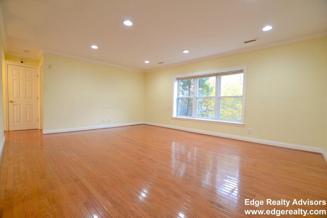Primary Photo - 705 Washington St