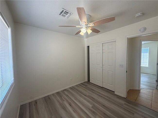 Foto del edificio - 3680 N Rainbow Dr