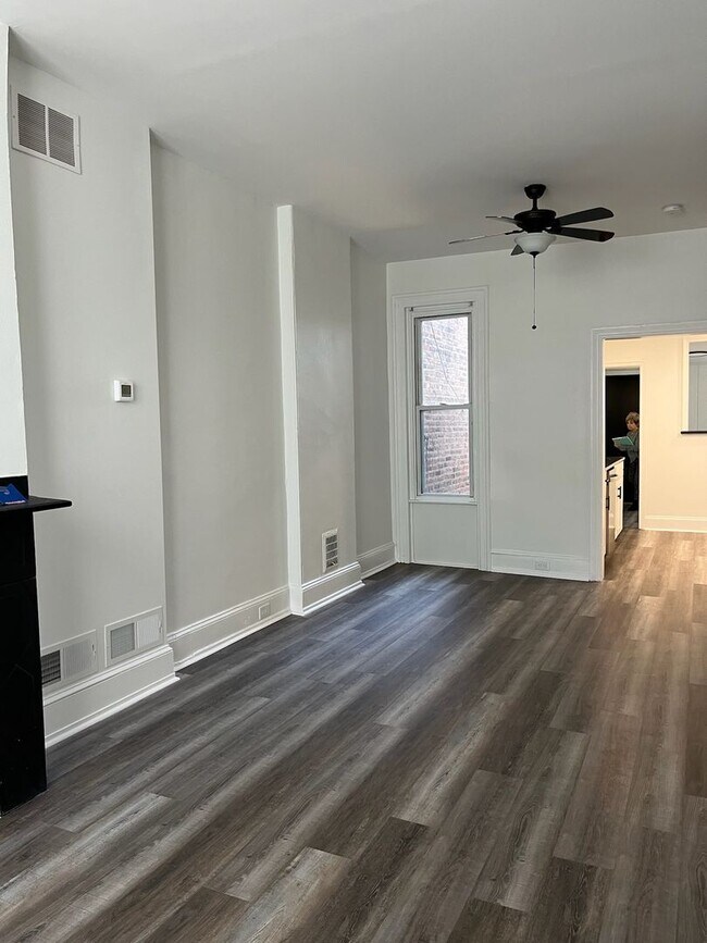 Building Photo - 2 story 2 bed 1 bath house - newly remodeled