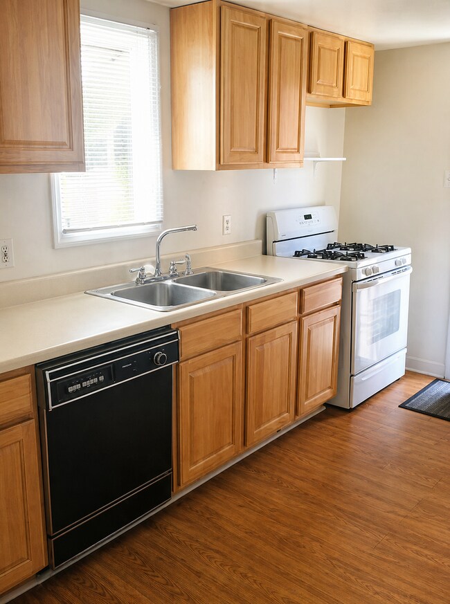 Foto del edificio - ***South Side Duplex Apartment For Rent * Pet Friendly * Walk to E. Carson St. * Available Now * ...