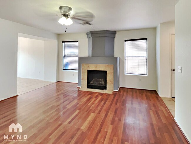 Foto del edificio - 10230 E Honey Mesquite Dr