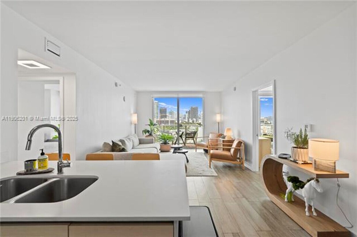 Foto principal - 4250 Biscayne Blvd