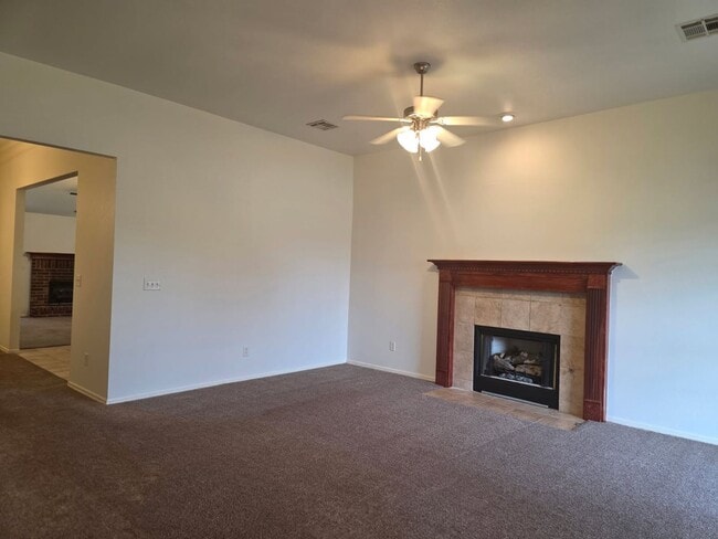 Building Photo - Come make this lovely 4 bedroom 2 bath, 2+...