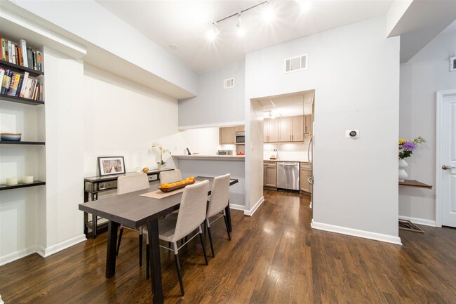 Building Photo - 227 Christopher Columbus Dr