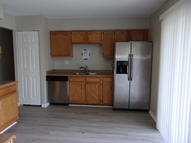 Building Photo - 358 Leicester Ct