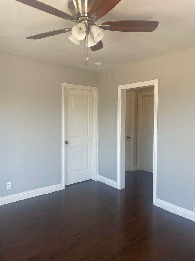 Building Photo - 5610Hoop
