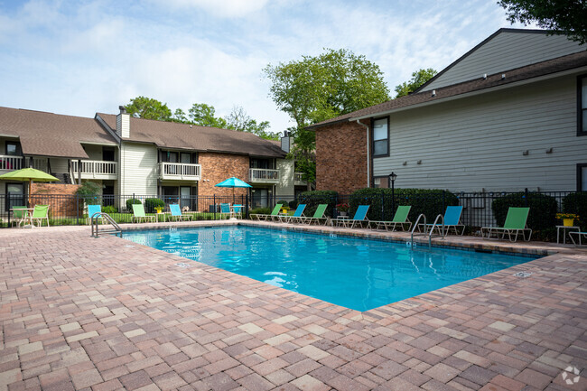 Piscina - Tanglewood Luxury Apartments