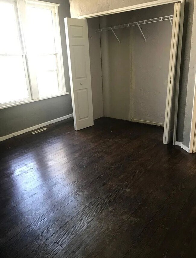 Foto del edificio - 2 bedroom/1 bathroom