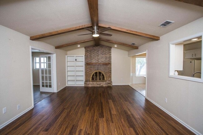 Foto del edificio - 5625 Amherst St