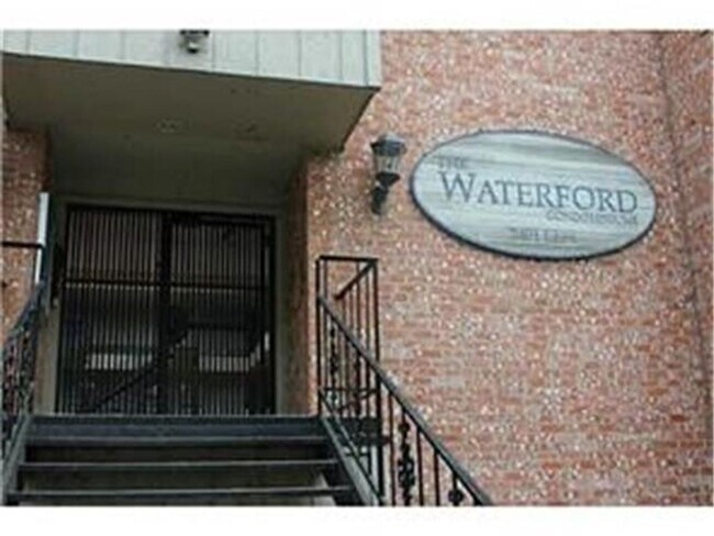 Foto del edificio - WATERFORD WEST CAMPUS - 4 BEDROOM - $2800