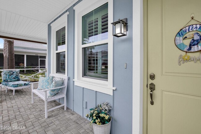 Foto del edificio - 487 Margaritaville Ave