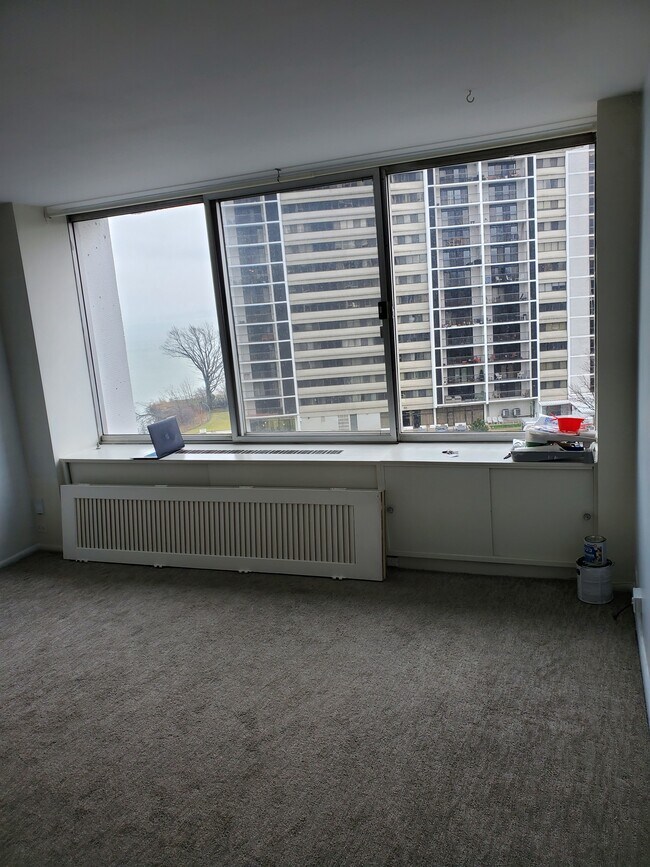 Foto del edificio - 12700 Lake Ave
