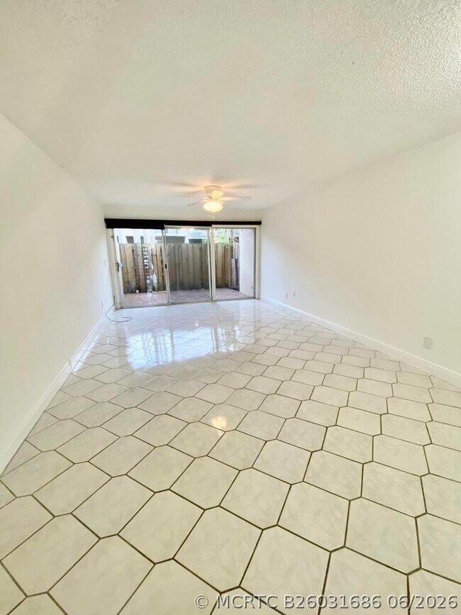 Foto del edificio - 15385 S Dixie Hwy