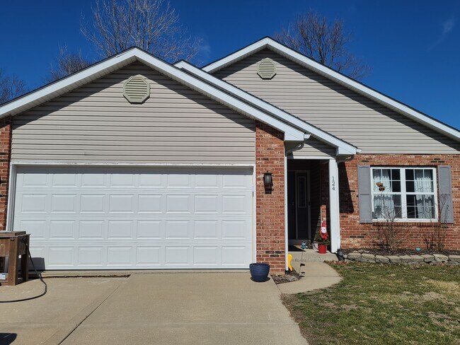 Building Photo - 124 Bayfield Dr