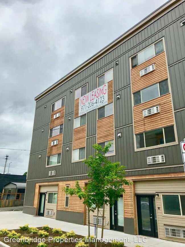 Foto del edificio - 6811 NE Grand Ave