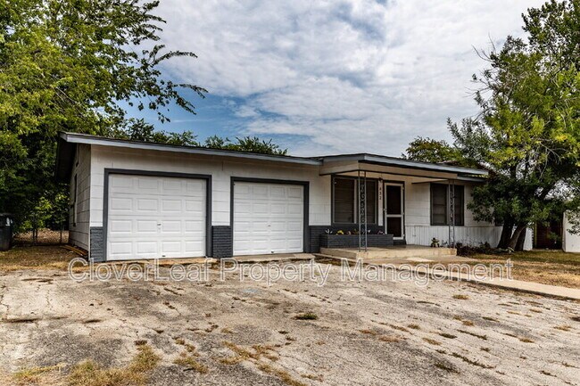 Building Photo - 832 W Merriweather St