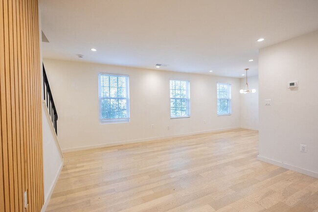 Foto del edificio - Lovely 2 BR/1 BA 2-Level Condo in Fairlawn!