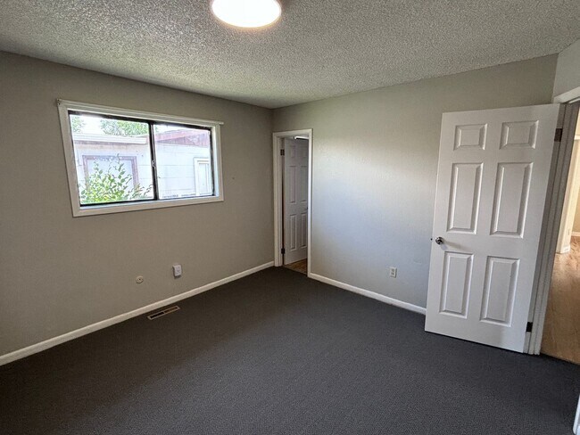Foto del edificio - Duplex for rent!