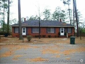 Building Photo - 815 Calvin Cir