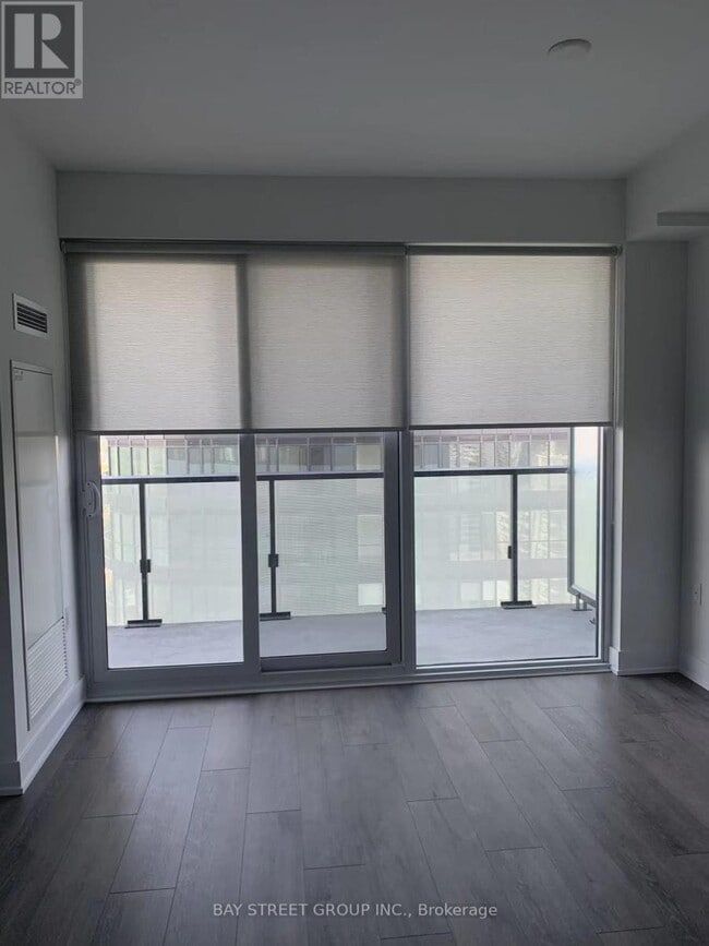 Photo du bâtiment - 575 Bloor St E