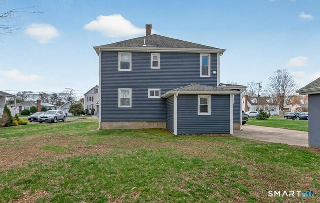 Building Photo - 121 Milldale Ave