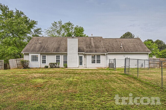 Foto del edificio - 120 Allen Oaks Way