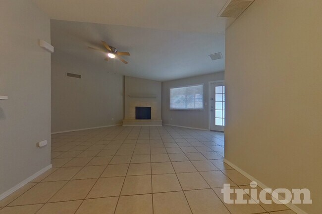 Foto del edificio - 3413 E Dragoon Ave