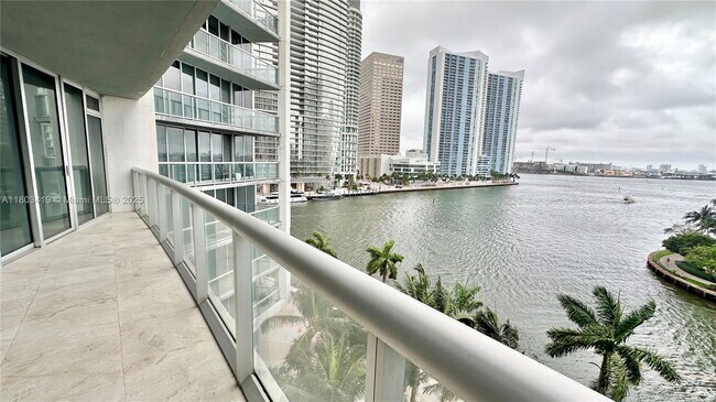 Building Photo - 465 Brickell Ave