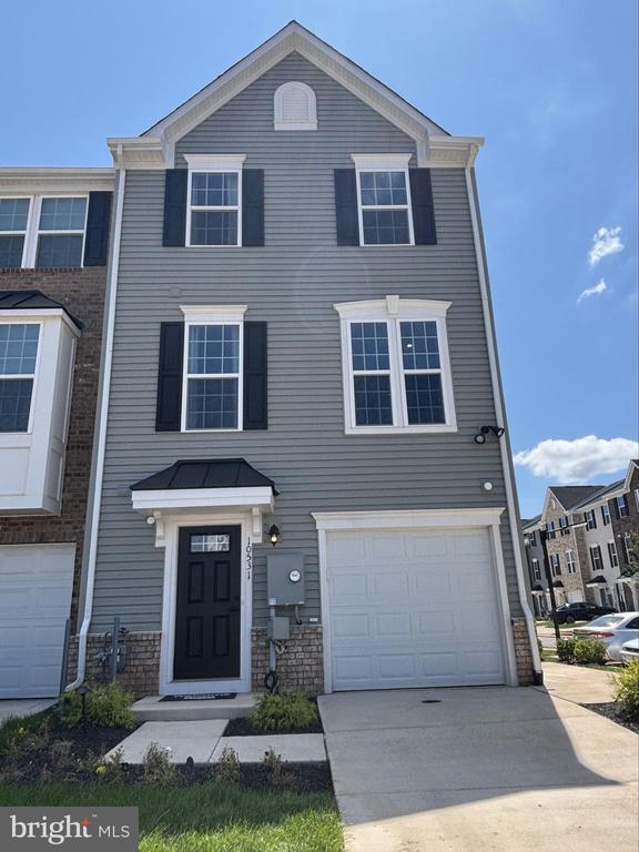 Building Photo - 10531 Encore Dr