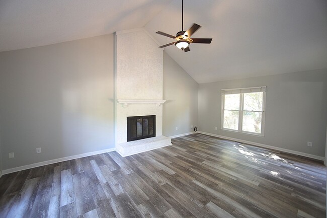 Foto del edificio - 3 Bedroom North Raleigh Home w/ Private, F...