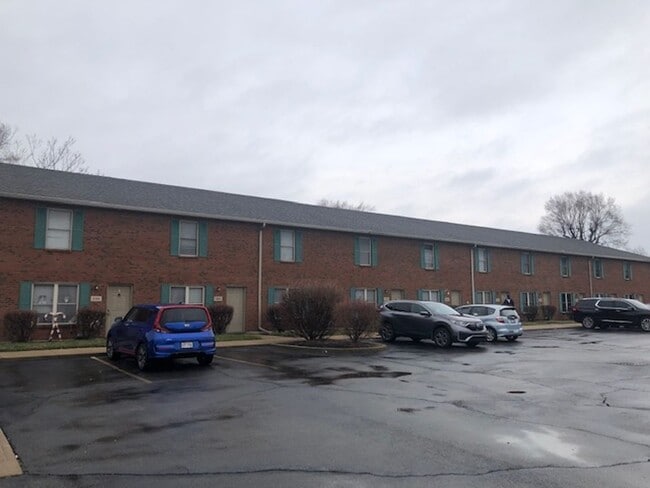 Building Photo - 2 Bedroom, 1 1/2 Bath 1500 sq. ft. Townhom...